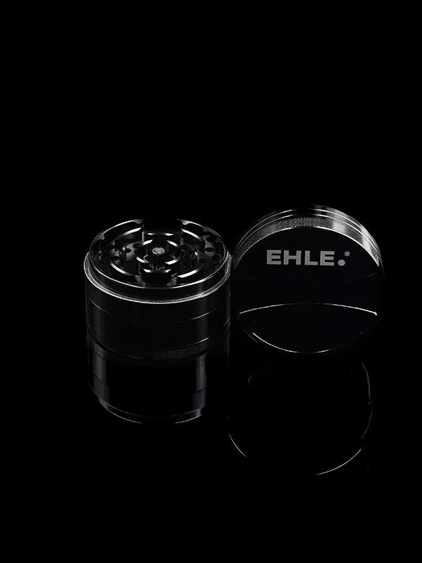 Ehle Alugrinder L vierteilig 75mm Aluminium schwarz mit Ehle Logo