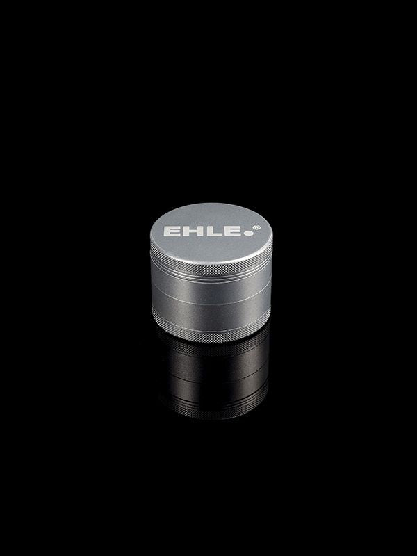 Ehle Keramik beschichteter Grinder 63mm grau vierteilig inkl. Bürste und Pollenschaber inkl. Geschenkbox und Säckchen